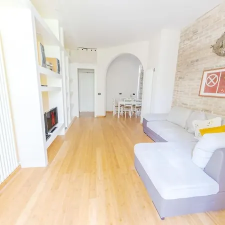 Parcheggio Gratuito Vicino Al Mare Con Giardino Privato E Comfort Esclusivi.